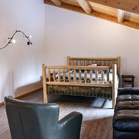 Rock Lake Lodge Rock Lake Lodge Provincial Park ภายนอก รูปภาพ